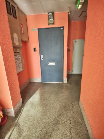 フリーディオ春日町のロビー|ゆとりのあるロビーです