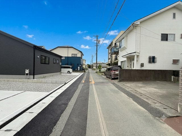 中央区遠州浜2丁目　4号棟の前面道路含む現地写真|物件前の道路になります。