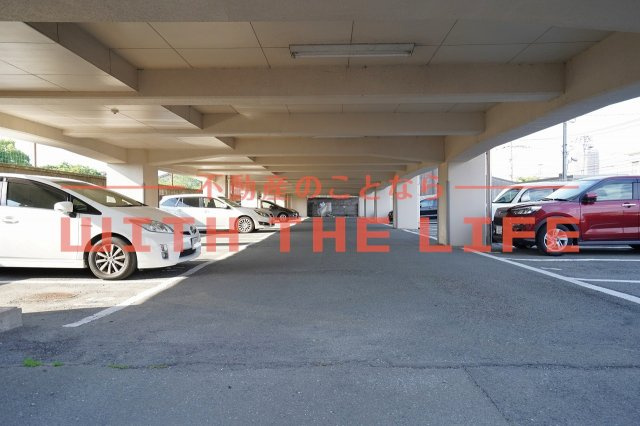 グランデール久留米【キャッシュバック対象物件】の駐車場|車をお持ちの方に嬉しい駐車場付きの物件です