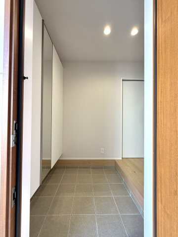 小郡市大崎【2号棟】新築戸建の玄関|玄関です
