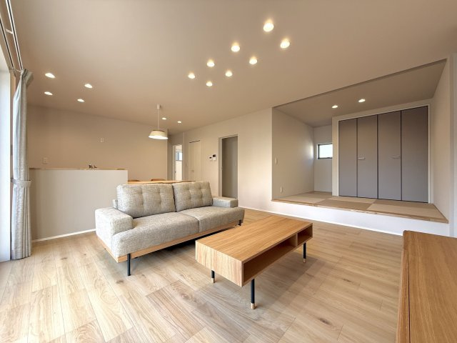 小郡市大崎【2号棟】新築戸建の居間・リビング