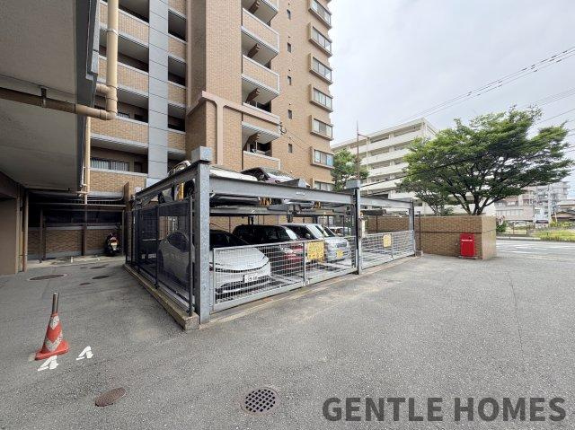 JGMヴェルデ板付中央公園前の駐車場
