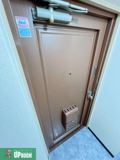 師勝マンションの玄関