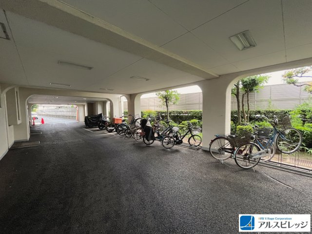朝日プラザ上福岡の駐輪場|屋根付き駐輪場