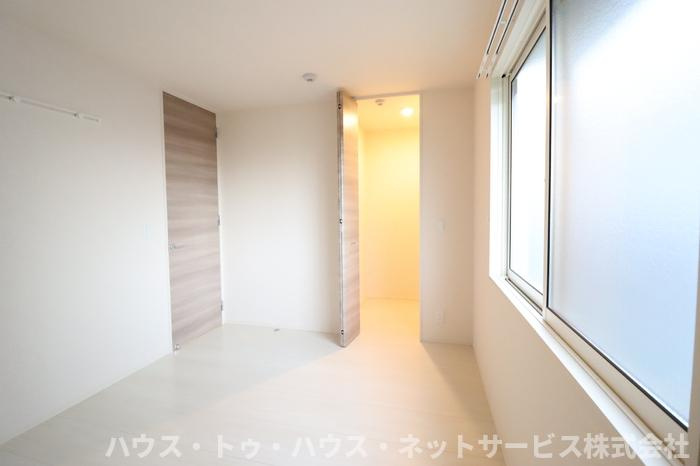 ベリーナの洋室