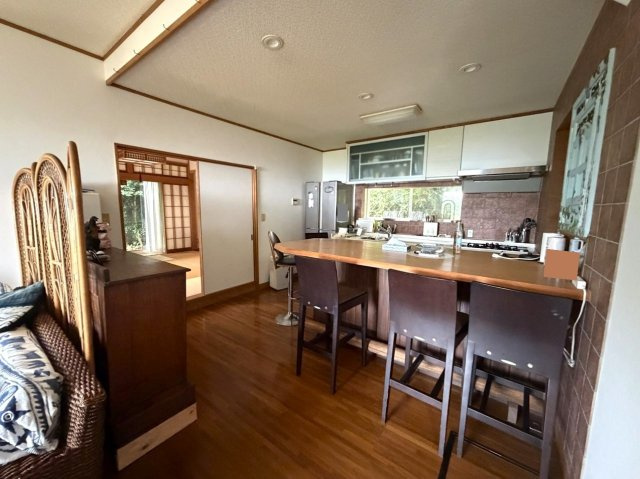 自然が多く閑静な別荘地　エンゼルフォレスト伊豆熱川の温泉付3SLDKのキッチン|カウンターキッチン