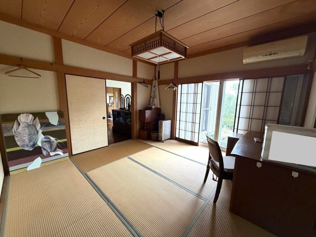 自然が多く閑静な別荘地　エンゼルフォレスト伊豆熱川の温泉付3SLDKの和室|ダイニングと続きます