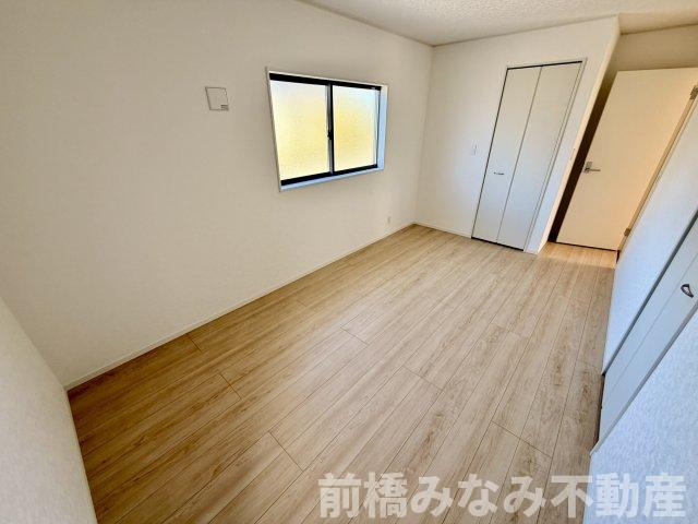 【新築平屋】前橋市粕川町新屋第1　２号棟(全２棟)　クレイドルガーデン　新築建売分譲の洋室|明るい洋室です