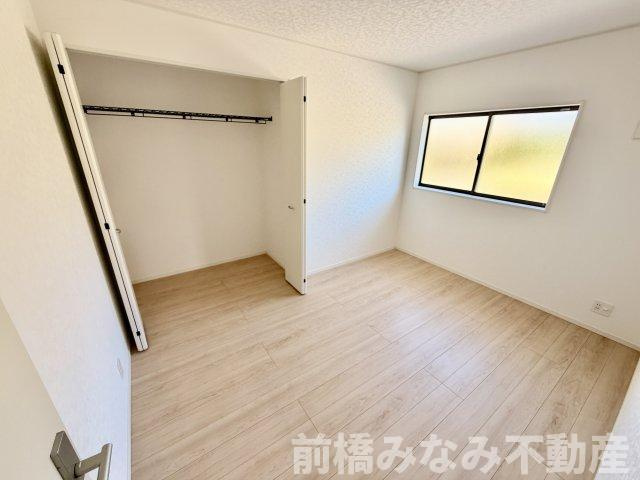 【新築平屋】前橋市粕川町新屋第1　２号棟(全２棟)　クレイドルガーデン　新築建売分譲の洋室|明るい洋室です