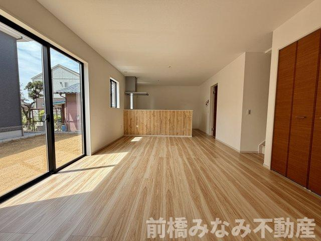 【新築】前橋市元総社町1期　１号棟(全２棟)　アーバンスタイル　新築建売分譲の居間・リビング|こちらの居間で趣味の時間をお楽しみください