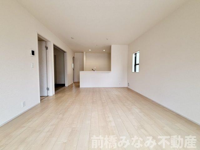 【新築】北群馬郡吉岡町下野田第13　１号棟(全３棟)　リーブルガーデン　新築建売分譲の居間・リビング|使いやすいリビングです