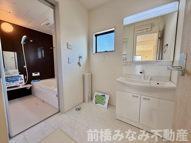 【新築平屋】前橋市小坂子町　限定１棟　リーブルガーデン　新築建売の独立洗面台|独立洗面台で身支度をすべて済ませてしまいましょう