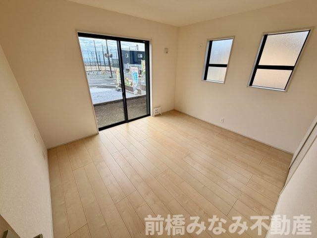 【新築平屋】前橋市小坂子町　限定１棟　リーブルガーデン　新築建売の洋室|明るい洋室です
