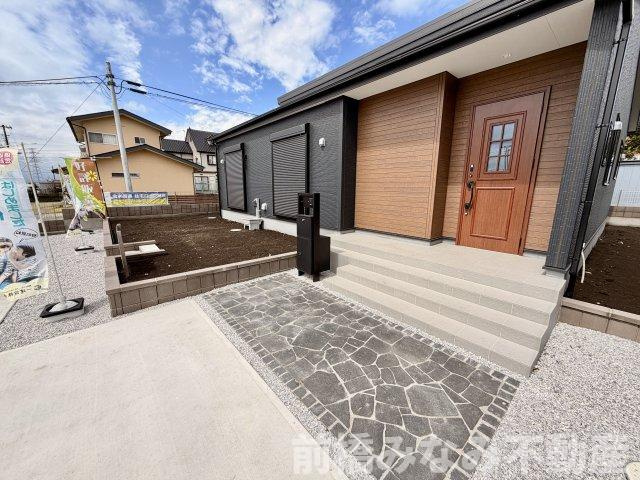 【新築平屋】前橋市小坂子町　限定１棟　リーブルガーデン　新築建売の玄関|ゆったりとした玄関です