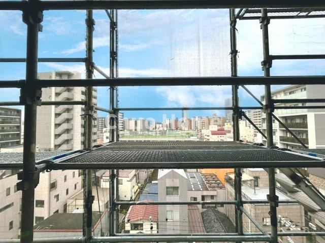 ザ・グランデレガーロ浅草の展望|手を伸ばせば、ふれることが出来そうな環境が、そのままインテリアになったような印象です。その豊かな眺望にふさわしい空間には、通風・採光にも優れ、心地よい光と風があふれています