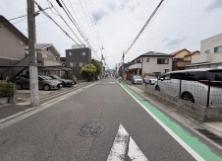 青木町　売土地の前面道路含む現地写真