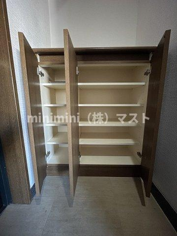 プレサンス千日前通の収納