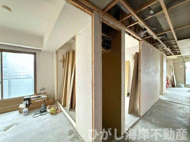 平塚袖ヶ浜ヒルズの寝室|7月6日撮影　新規リフォーム中　廊下