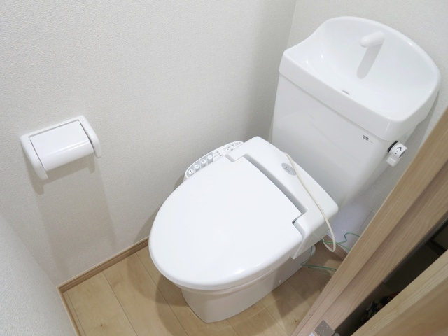 ＡＺＥＳＴ－ＲＥＮＴ南小岩Ⅰのトイレ|温水洗浄便座のトイレです