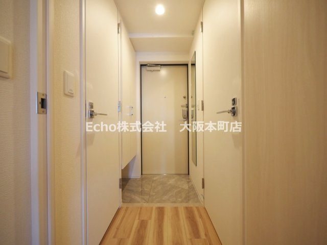 コンフォリア・リヴ淡路町一丁目の玄関