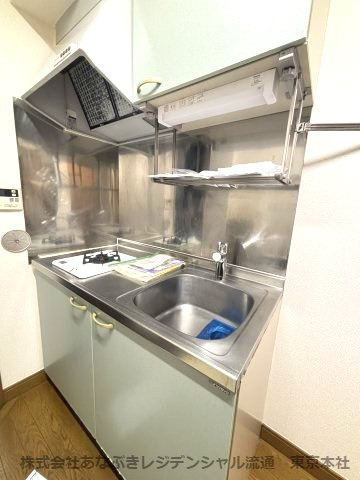 東中野Ｍ・Ｋコートのキッチン|上下に収納有！洗い物をシンクの上に置いて水切りラックとして利用できます♪