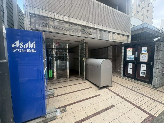 アヴァンセクール江坂のエントランス