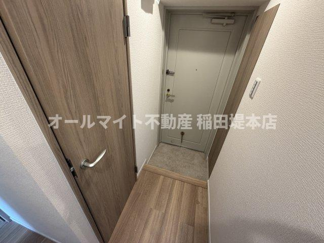 多摩市連光寺２丁目の賃貸マンションの玄関