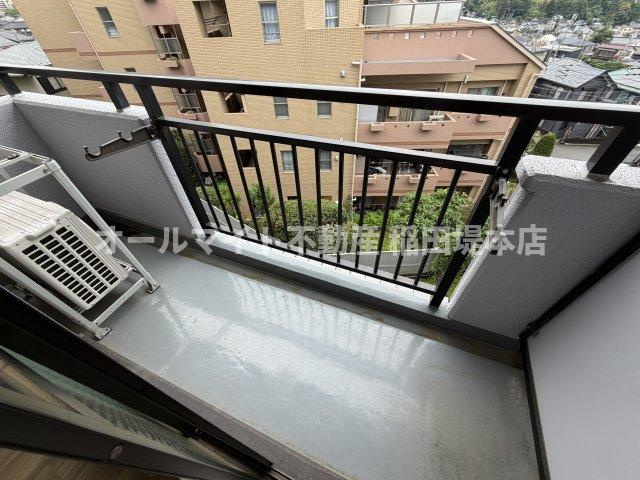 多摩市連光寺２丁目の賃貸マンションのバルコニー