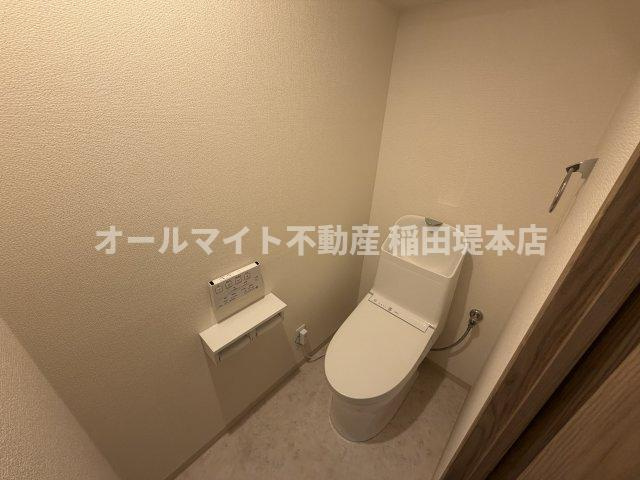 多摩市連光寺２丁目の賃貸マンションのトイレ