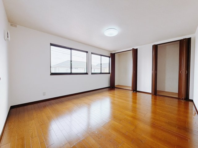 【中古戸建】前橋市鳥取町の洋室|■2階洋室｜子供部屋のメリットは「自立心を養うことができる」「自分で整理整頓できるようになる」そして、お子様が成長した際には「プライバシーを確保できる」といい事だらけ♪