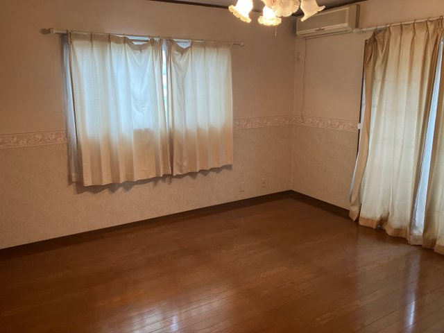 邑楽町大字中野　中古戸建ての洋室