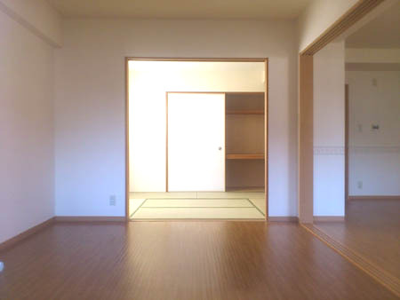 サンクレール高石の洋室|明るい洋室です