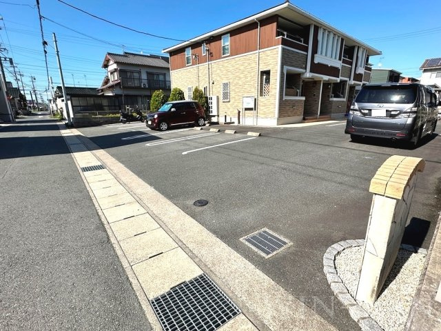 グランチェスタ新栄の駐車場