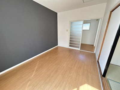【居間・リビング】 | イースト七番館 | ゆったり過ごせる居間です