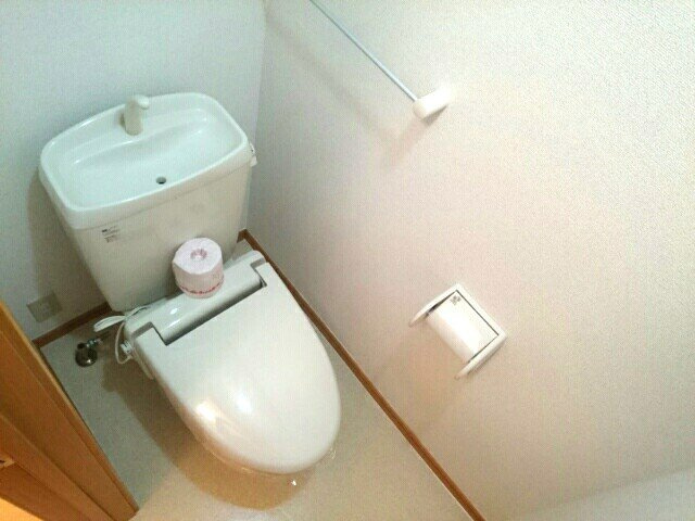 プロムナード　Ａのトイレ|落ち着いた色調のトイレです