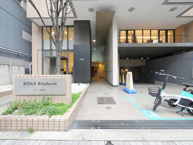 大阪市西区北堀江１丁目の賃貸マンションのエントランス