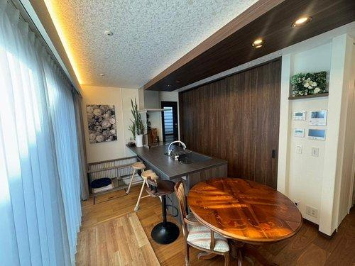 中須賀元町の居間・リビング