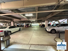 ペット可＆徒歩圏内で3路線以上利用可！ D'グランセ代官町の駐車場|敷地内平面駐車場のようす。
