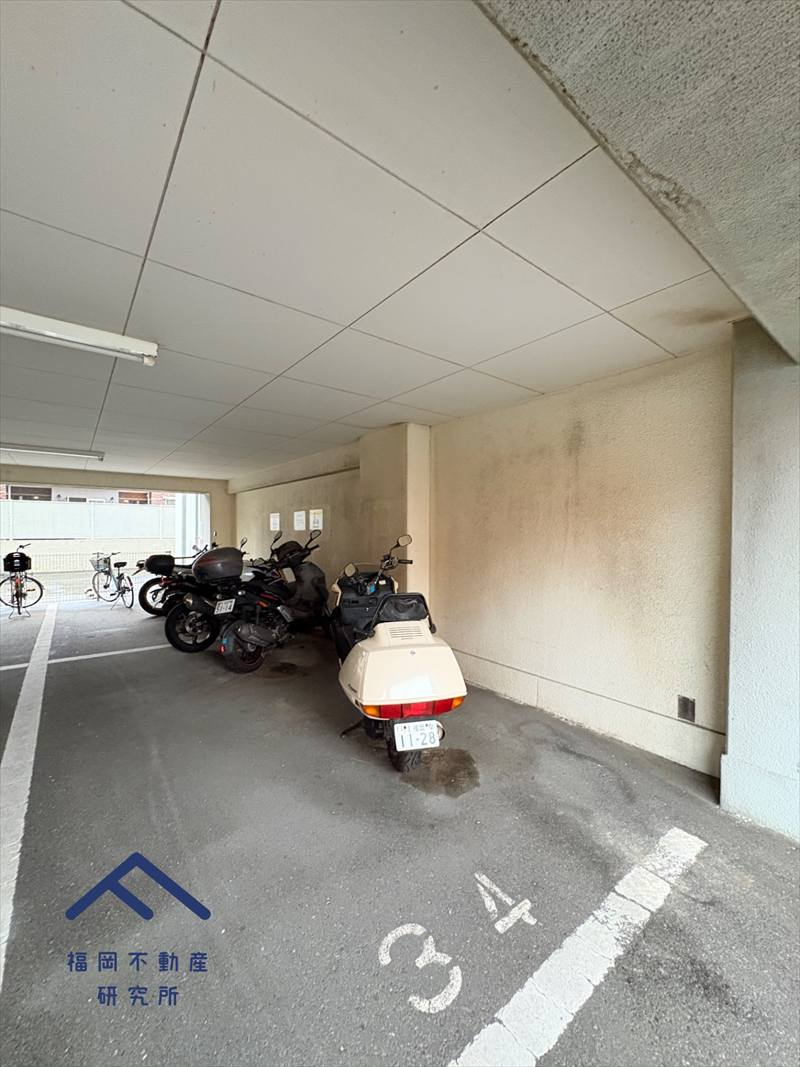 アムール吉塚の駐車場
