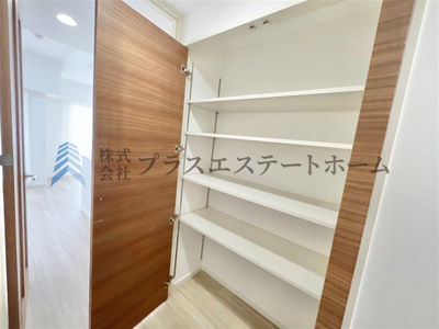 【収納】 | ワコーレ須磨潮見台レジデンス | 廊下にたくさん収納できるスペースがあるのは嬉しいですね♪すっきりと生活できます♪