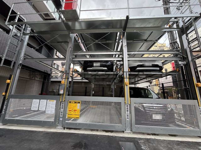 プレサンスNEO大和田STATIONベゼルの駐車場