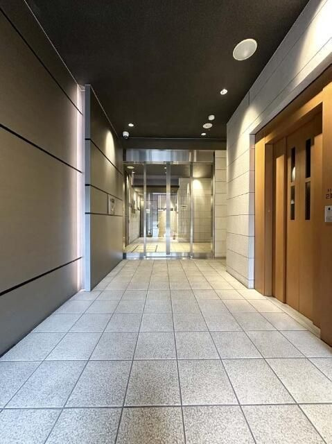 エル・グランジュテ新宿のエントランス
