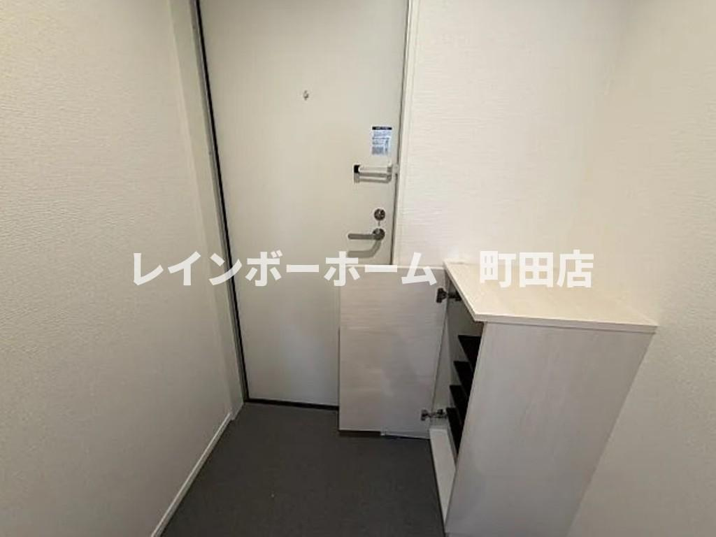 カインドネス愛甲石田East※初期費用分割あと払いサービス利用可能物件の玄関