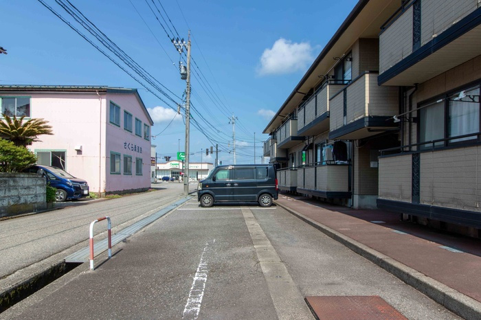 カーサ・メルベーユの駐車場