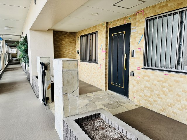 グランシティレイディアントアクアヴィータの玄関|～戸建て感覚、プライベートポーチ付きの玄関です～