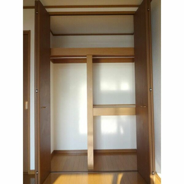 川崎市麻生区百合丘１丁目のアパートの収納