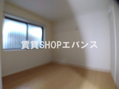 【寝室】 | グレイスコート | 開放的な寝室です