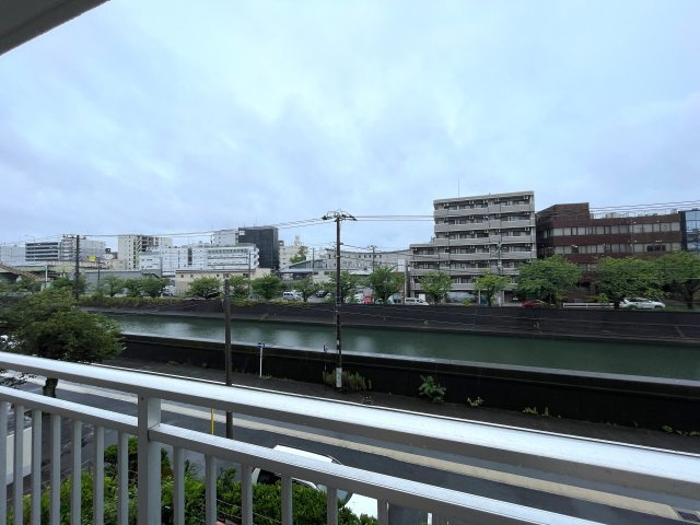駅に近いってもんじゃない！！何駅も使える横浜駅にも近しいこの立地！！室内の良さもありながら住環境の良さも折り紙付きで、最後まで取っておきたい金色かもよ？な、『藤和西横浜ハイタウン』リノベーションの展望