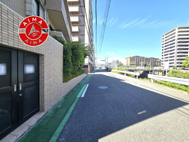 ロイヤルマンションユトリテ田島の現況写真|前面道路含む現地の写真です。