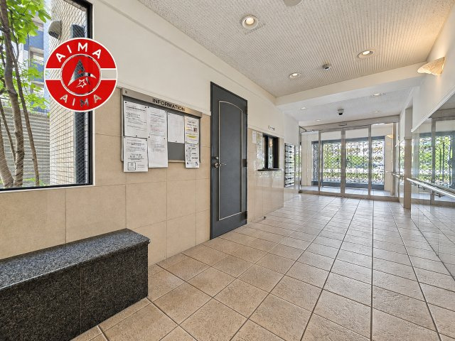 ロイヤルマンションユトリテ田島のロビー|温かみのあるエントランスロビーです。